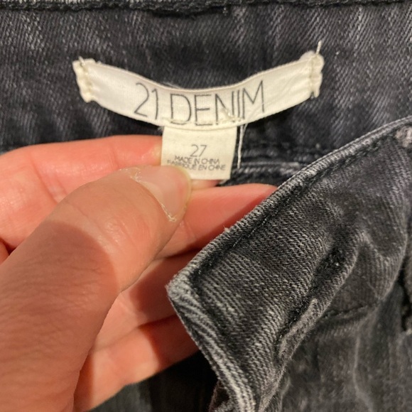 3 for 40 Forever 21 black denim shorts size 27 - Picture 3 of 3